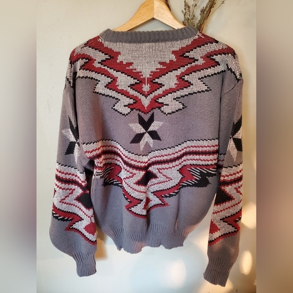 Classic Elegance Vintage Sweater - Picture 4 of 4